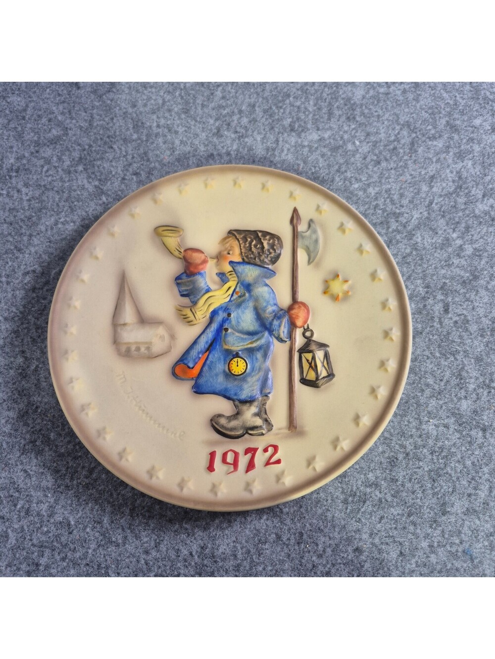 M.J. Hummel Goebel #265 "Hear Ye, Hear Ye" 1972 2nd Annual Plate Collectors